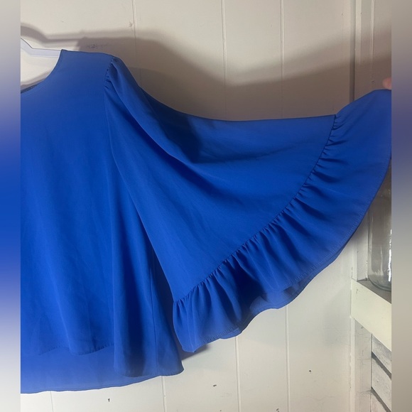 Zara, size M, blue top, keyhole cut back, large bell sleeves, silky like feel - Picture 5 of 10